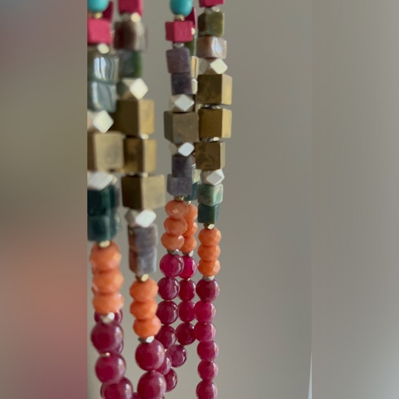 Triple-strand semiprecious stone statement necklace turquoise pink - Picture 3 of 9